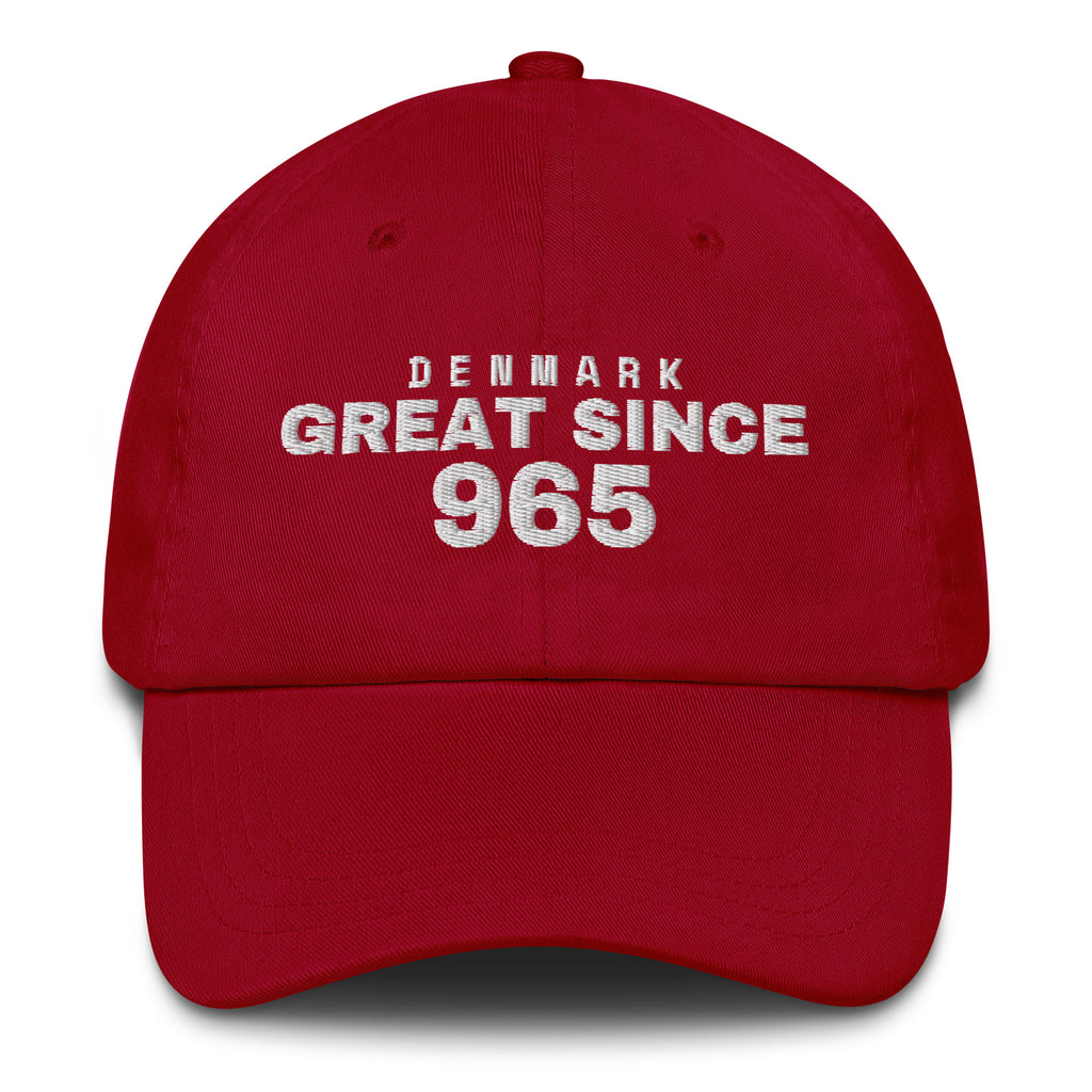 Cranberry dad cap with DENMARK GREAT SINCE 965 embroidery