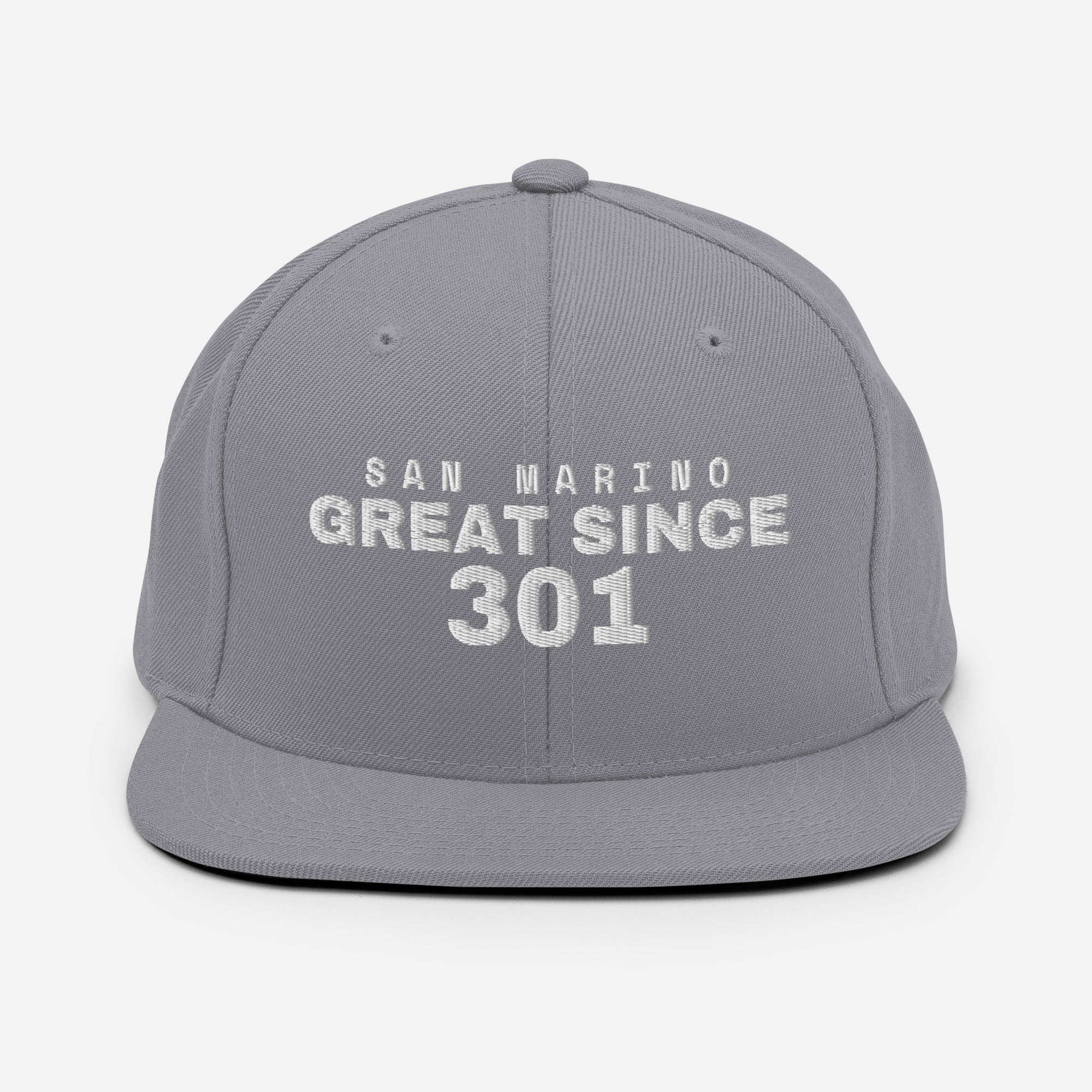 Silver snapback cap with SAN MARINO GREAT SINCE 301 embroidery